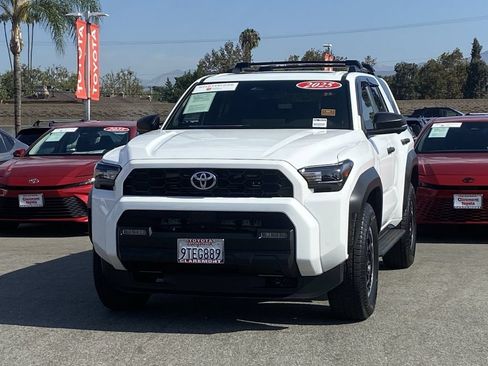 Certified 2025 Toyota 4Runner TRD Off-Road Premium AWD/4WD image 46
