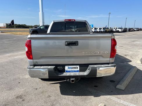 Used 2015 Toyota Tundra SR5 w/ SR5 Upgrade Package AWD/4WD image 4
