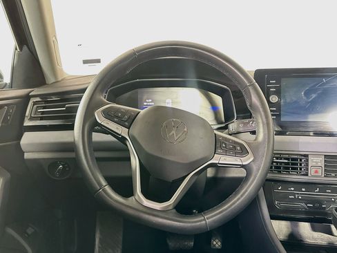 Used 2025 Volkswagen Jetta SE FWD image 18
