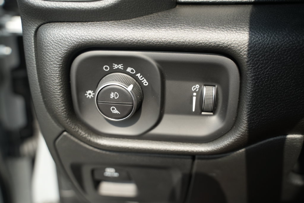 New 2026 RAM 1500 Express AWD/4WD image 31