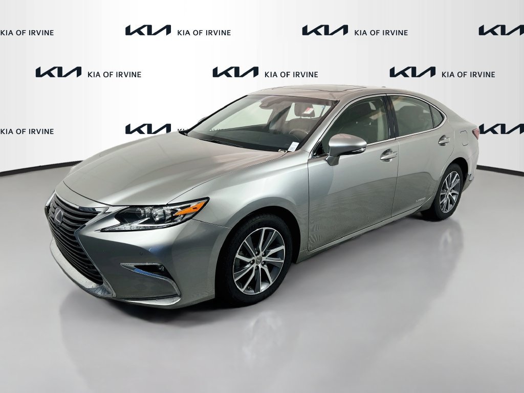 Used 2016 Lexus ES 300h w/ Luxury Package w/Wood Trim FWD image 3