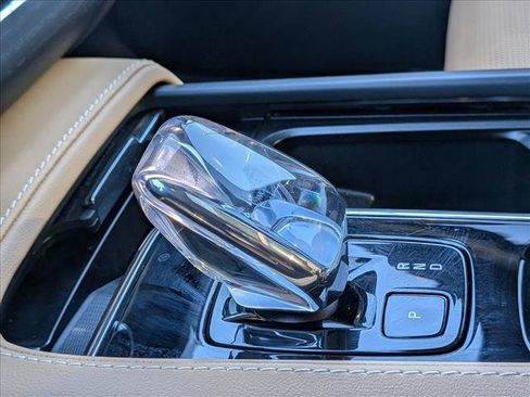 Used 2025 Volvo XC90 T8 Ultra w/ Protection Package Premier image 11