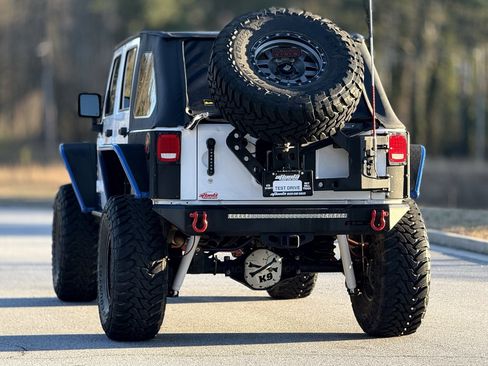 Used 2015 Jeep Wrangler Unlimited Rubicon image 4