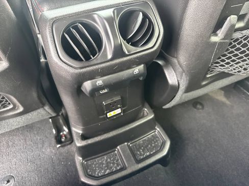 Used 2019 Jeep Wrangler Unlimited Rubicon AWD/4WD image 31