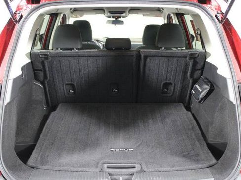 Certified 2022 Nissan Rogue SV FWD image 17