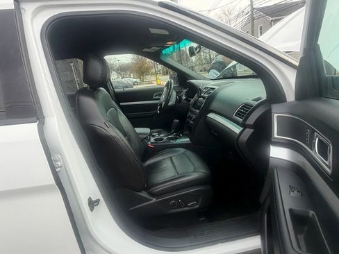 Used 2017 Ford Explorer XLT w/ Equipment Group 202A image 12