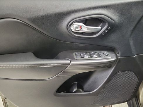 Used 2015 Jeep Cherokee Limited w/ Luxury Group image 18