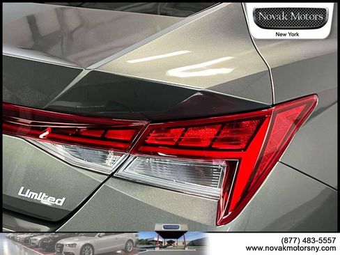 Used 2025 Hyundai Elantra Limited FWD image 11