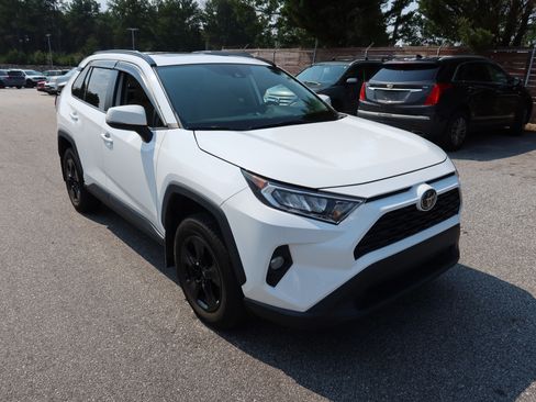 Used 2019 Toyota RAV4 XLE w/ Convenience Package AWD/4WD image 2