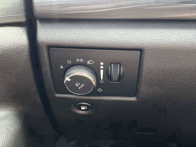 Used 2020 Jeep Grand Cherokee Laredo AWD/4WD image 29