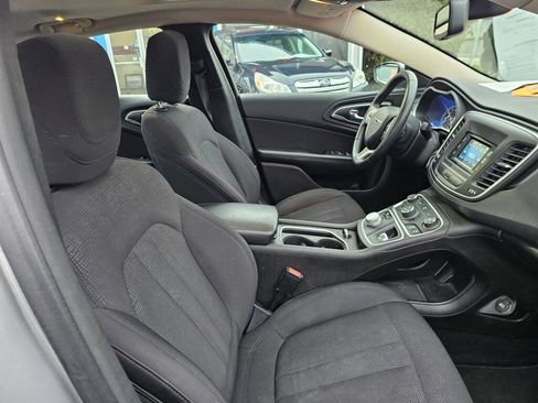 Used 2015 Chrysler 200 Limited w/ Convenience Group image 11