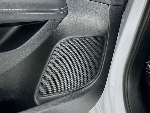 Certified 2025 Chrysler Pacifica Select image 28