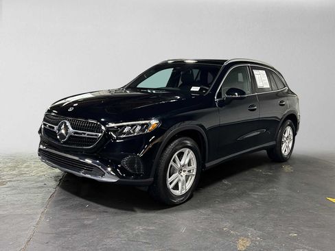 Used 2025 Mercedes-Benz GLC 300 4MATIC image 7