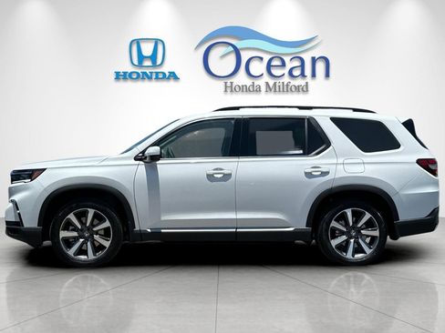 New 2025 Honda Pilot Touring image 2