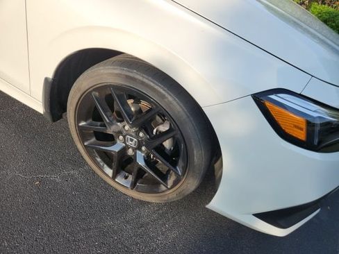 Used 2023 Honda Civic Sport image 4