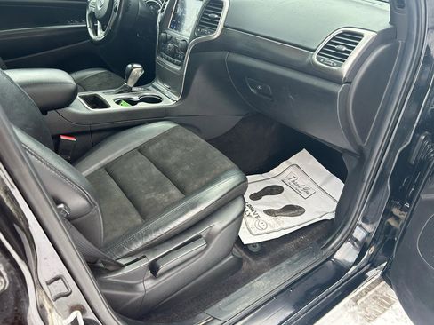 Used 2018 Jeep Grand Cherokee Altitude image 12