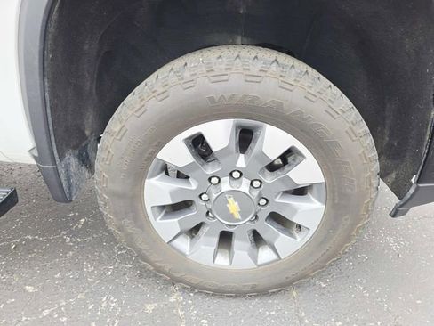 Used 2025 Chevrolet Silverado 2500 Custom w/ Custom Value Package AWD/4WD image 15