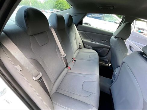 Used 2025 Hyundai Elantra SE FWD image 19