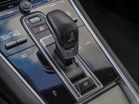 Used 2018 Porsche Panamera 4S image 21