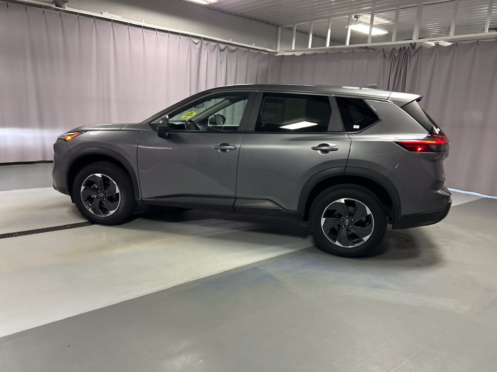 Used 2025 Nissan Rogue SV AWD/4WD image 4