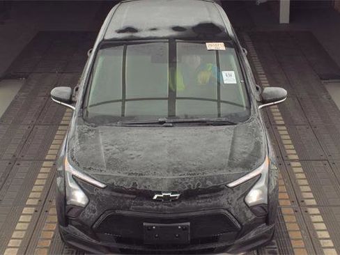 Used 2022 Chevrolet Bolt LT image 2