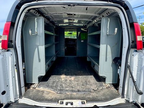 Used 2015 Chevrolet Express 2500 RWD image 15