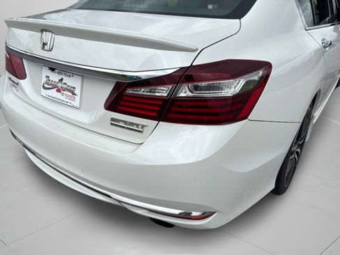 Used 2017 Honda Accord Sport Special Edition image 10