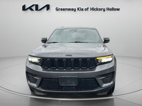 Used 2023 Jeep Grand Cherokee Altitude image 2