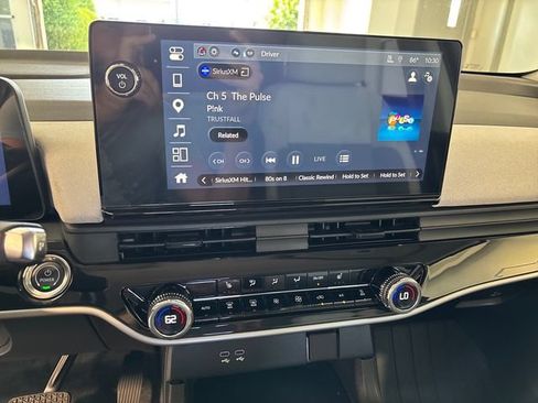 Used 2025 Honda Prologue EX image 12