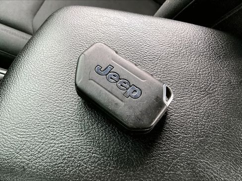 Used 2020 Jeep Gladiator Sport AWD/4WD image 15