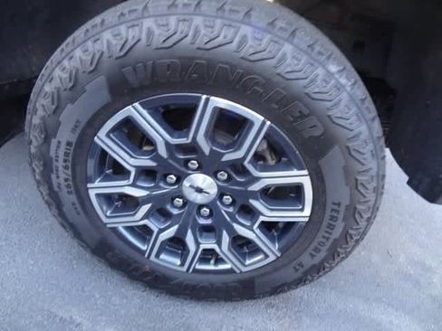 Used 2024 Chevrolet Colorado Z71 w/ Advanced Trailering Package image 10