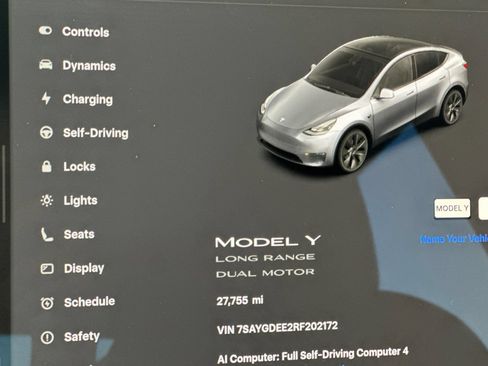 Used 2024 Tesla Model Y Long Range AWD/4WD image 25