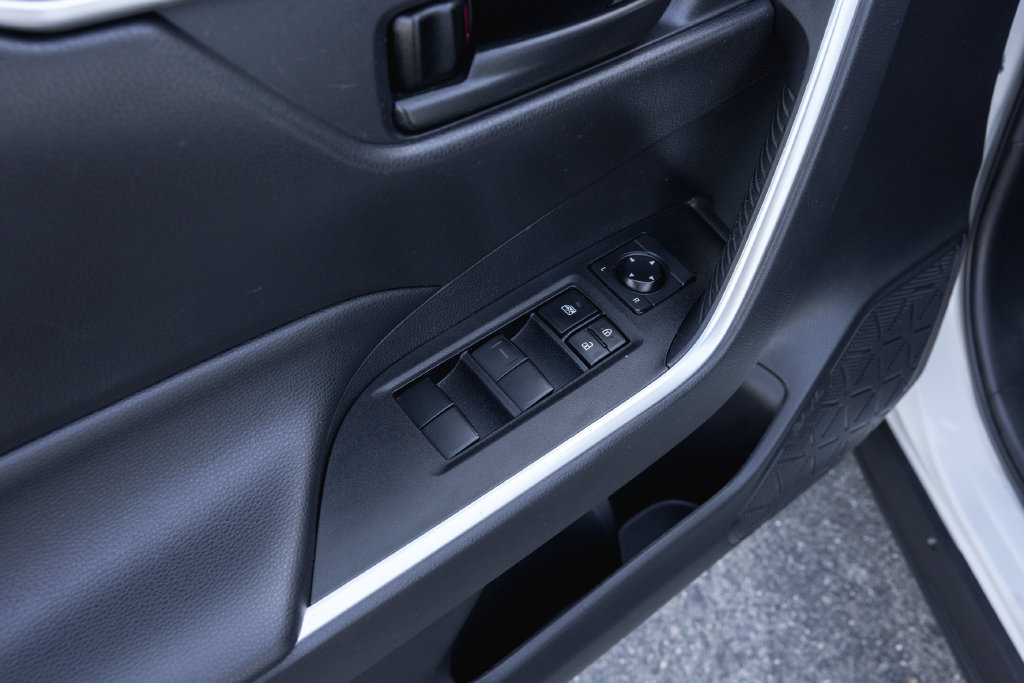 Certified 2021 Toyota RAV4 LE FWD image 9