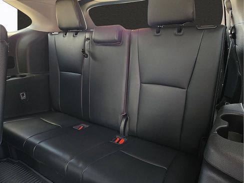 Used 2023 Toyota Highlander XLE FWD image 9