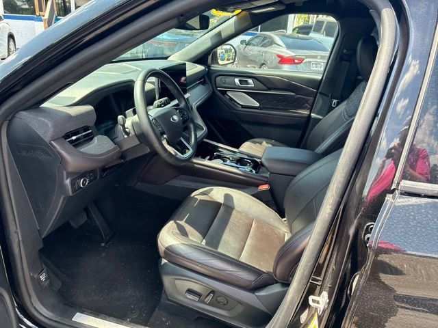 Certified 2025 Ford Explorer Platinum w/ LUX Leather Package AWD/4WD image 70