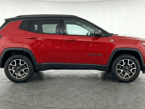 Used 2025 Jeep Compass Trailhawk AWD/4WD image 11