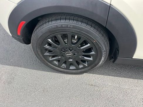 Used 2018 MINI Cooper 4-Door Hardtop FWD image 16