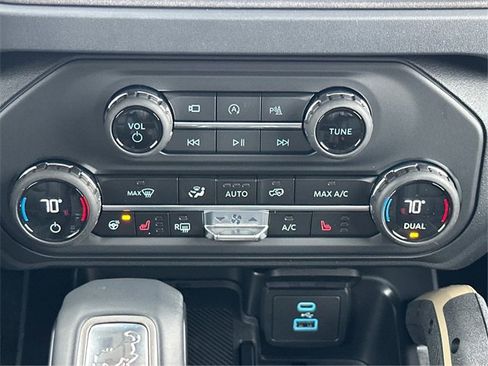 New 2025 Ford Bronco Badlands image 24