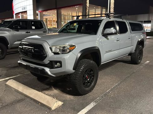 Used 2019 Toyota Tacoma TRD Off-Road w/ TRD Premium Off Road Package AWD/4WD image 4