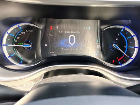 Used 2024 Chrysler Pacifica Premium FWD image 27