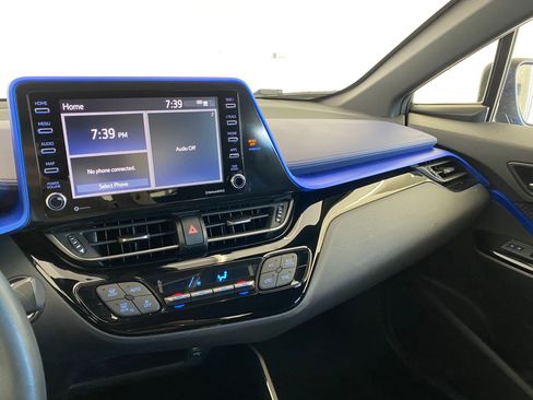 Used 2020 Toyota C-HR XLE image 25