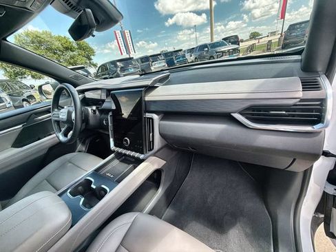 Certified 2026 GMC Acadia Elevation w/ Elevation Premium Package FWD image 28