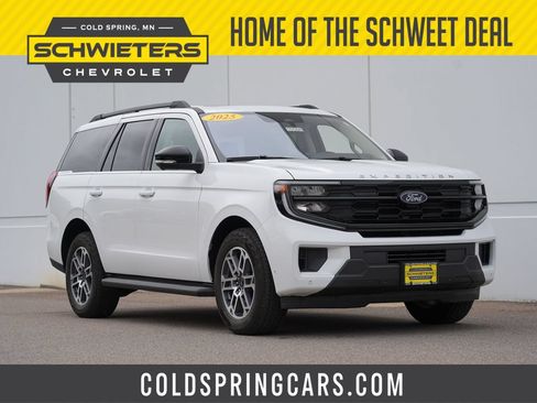 Used 2025 Ford Expedition Active AWD/4WD image 1