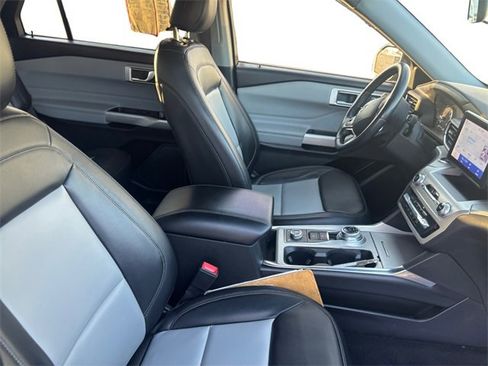 Used 2022 Ford Explorer XLT w/ Equipment Group 202A image 15