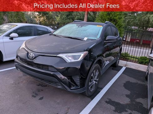Used 2018 Toyota RAV4 LE FWD image 4