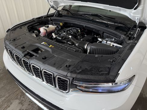 Used 2025 Jeep Grand Cherokee L Laredo w/ Luxury Tech Group I AWD/4WD image 17