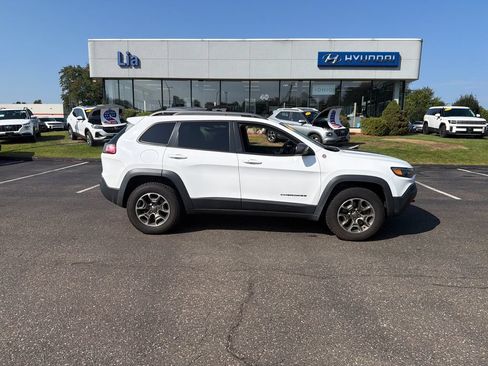 Used 2020 Jeep Cherokee Trailhawk w/ Comfort/Convenience Group AWD/4WD image 2