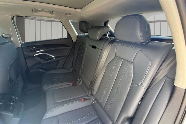 Used 2025 Audi Q5 Premium Plus w/ Premium Plus AWD/4WD image 22