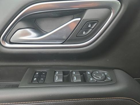 Used 2022 GMC Yukon XL AT4 w/ Technology Package AWD/4WD image 19