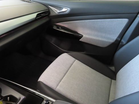 New 2026 Volkswagen ID.4 Pro RWD image 19